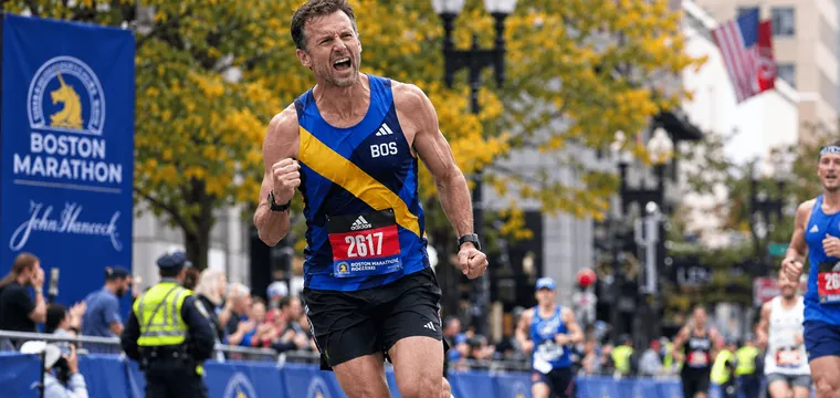 Runner pushing hard in the final stretch of a marathon